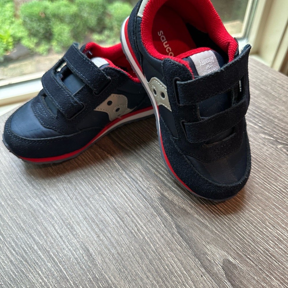 Saucony Jazz Hook & Loop boys Sneaker Navy and Red Sneakers